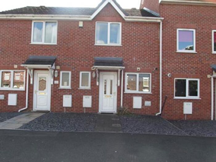 2 Bedroom Town House To Rent In Ravenhead Road, St. Helens, WA10