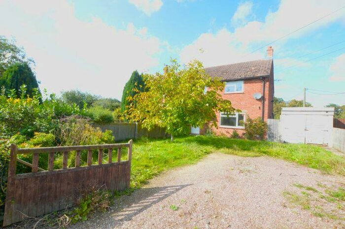 3 Bedroom Village House For Sale In Great Village Location - Lots Of Potential, NG33
