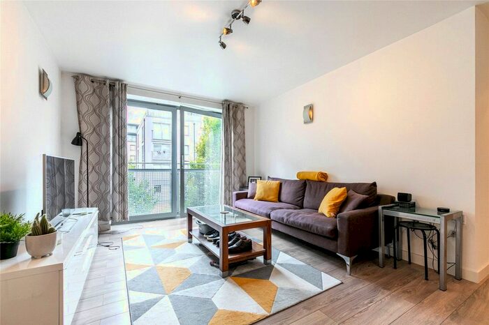 2 Bedroom Flat To Rent In Atlanta Building, Deals Gateway, London, SE13