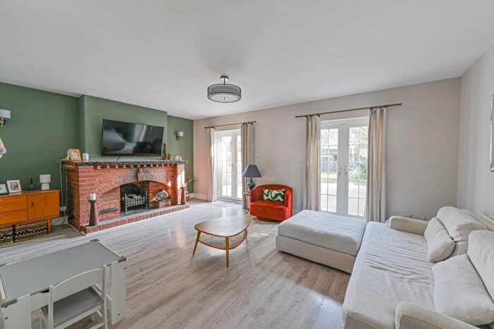 3 Bedroom Terraced House For Sale In The Close, Mitcham, CR4