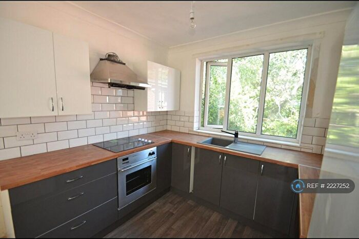 3 Bedroom Flat To Rent In Branksome Wood Road, Poole, BH12