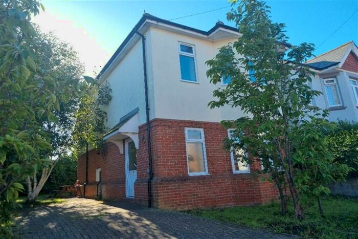 5 Bedroom House To Rent In Bedroom Detached House In Bournemouth, BH9