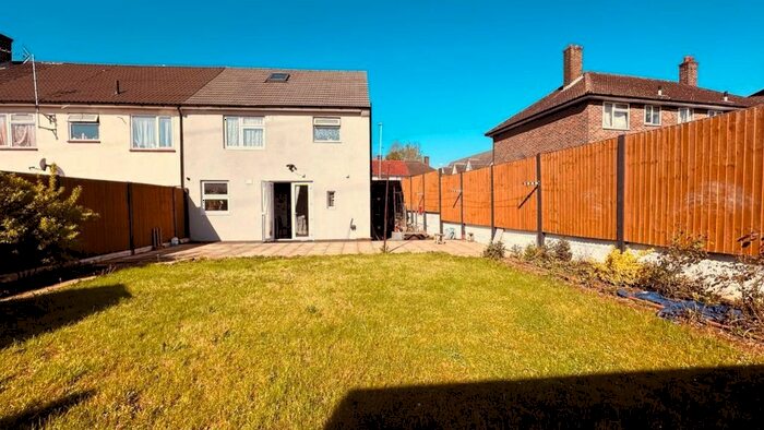 3 Bedroom Terraced House To Rent In Prestwick Road, Watford, WD19