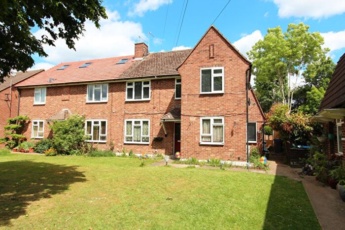 2 Bedroom Maisonette For Sale In Aboyne Drive, Raynes Park, London, SW20