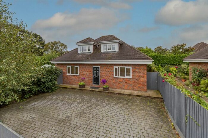 5 Bedroom Bungalow To Rent In St. Stephens Avenue, St. Albans, Hertfordshire AL3