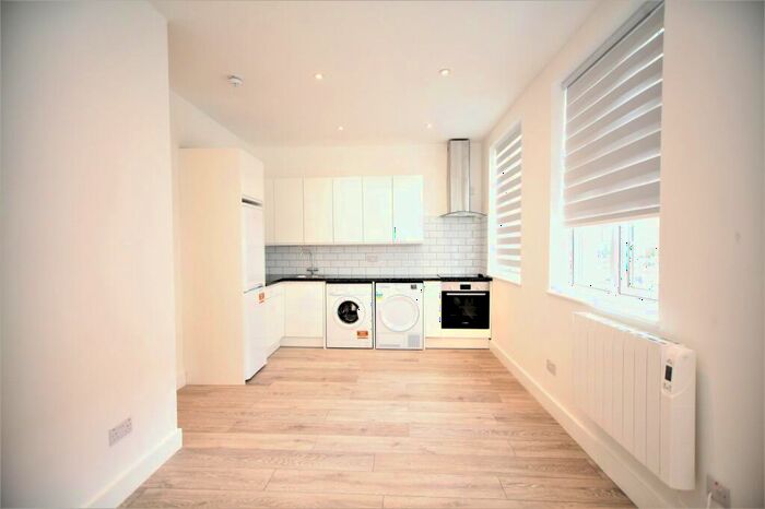 2 Bedroom Flat To Rent In Finchley Road, Temple Fortune, NW11