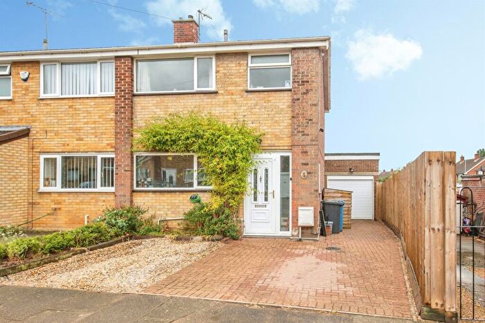 3 Bedroom Semi Detached House For Sale In Kempton Road, Ipswich, IP1