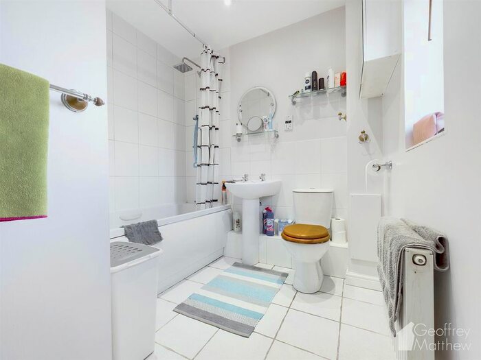 1 Bedroom Flat To Rent In Fairfield Crescent, Stevenage, SG1