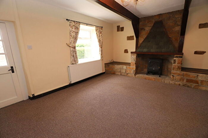 2 Bedroom Cottage To Rent In Woodgate Hill Road, Bury, BL9