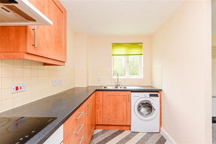 2 Bedroom Flat For Sale In Waterside, Gravesend, Kent, DA11