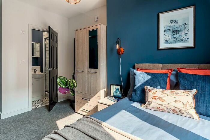 8 Bedroom House Of Multiple Occupation To Rent In Parsons Lane, Bury, BL9