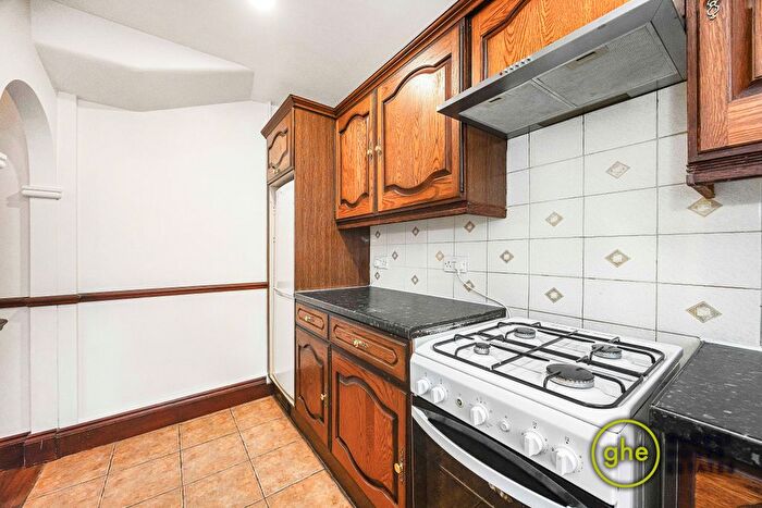 3 Bedroom Flat To Rent In Longfield Estate, Bermondsey, London, SE1