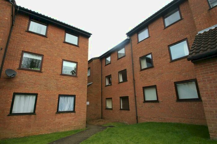 2 Bedroom Flat To Rent In Valley Green, Woodhall Farm, Hemel Hempstead, HP2