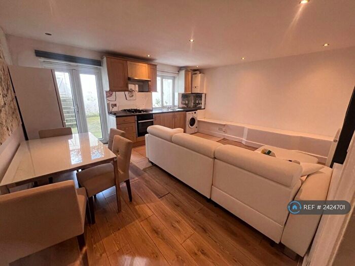 1 Bedroom Flat To Rent In Rotherhithe New Road, London, SE16