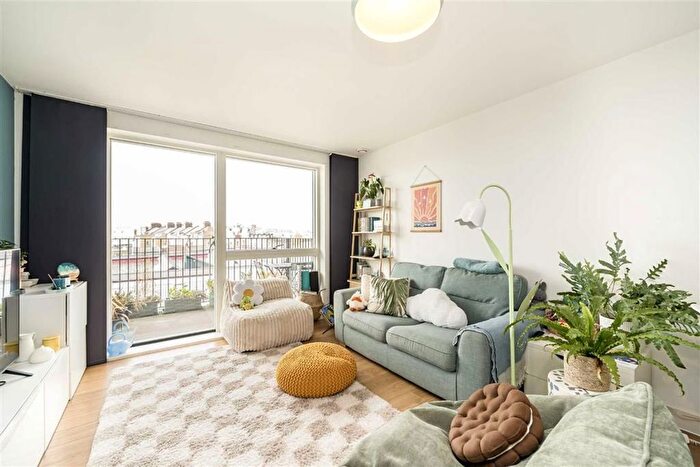 1 Bedroom Flat For Sale In Carney Place, Brixton, SW9