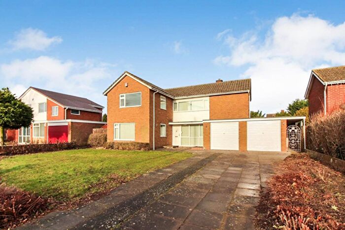 4 Bedroom Detached House To Rent In Camborne Avenue, Aylesbury, HP21