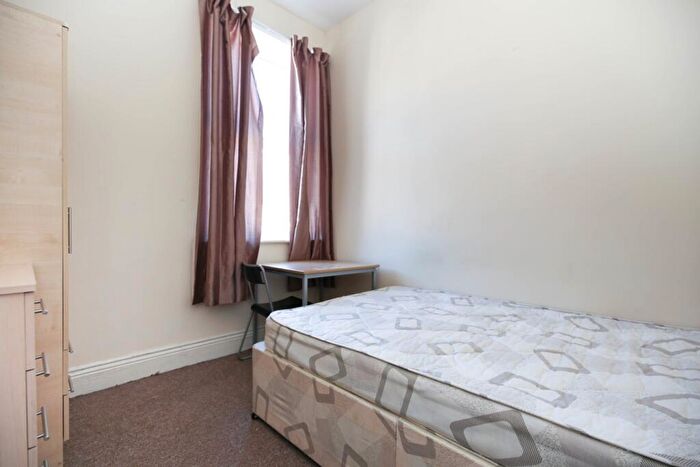 3 Bedroom Flat To Rent In Warwick Street, Newcastle Upon Tyne, NE6