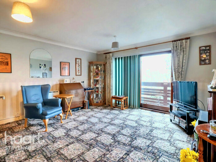2 Bedroom Maisonette For Sale In The Lawns, Stevenage, SG2