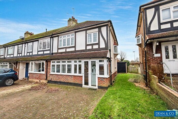 3 Bedroom Semi Detached House For Sale In Rowan Avenue, Hove, East Sussex, BN3