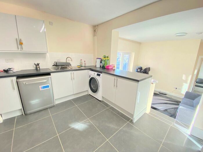 6 Bedroom Semi-Detached House To Rent In Robson Road, Norwich, NR5