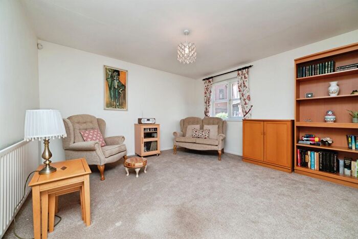 2 Bedroom Flat For Sale In Marine Wharf, Hull, HU1