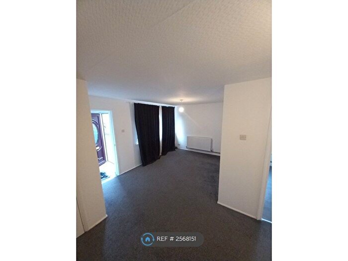 2 Bedroom Flat To Rent In Pink Bank Lane, Manchester, M12