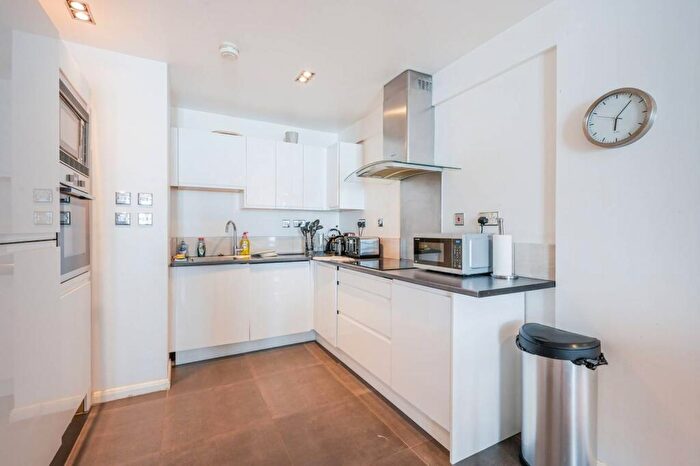 1 Bedroom Flat For Sale In City Tower, Canary Wharf, London, E14
