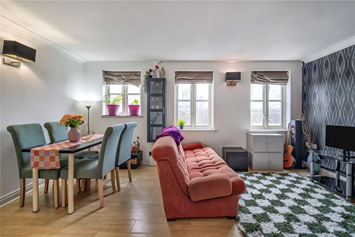 2 Bedroom Flat To Rent In Stockwell Green, London, SW9