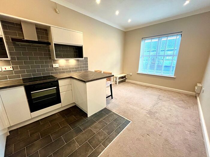 2 Bedroom Flat To Rent In Palatine Road, Manchester, M22