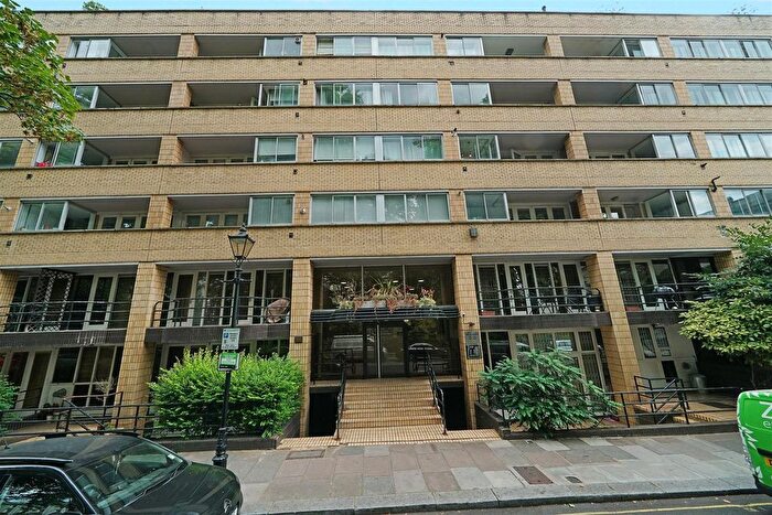 3 Bedroom Flat To Rent In The Colonnades, Bayswater, W2