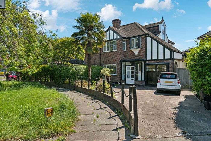 3 Bedroom Property For Sale In Wellesley Crescent, Strawberry Hill, TW2