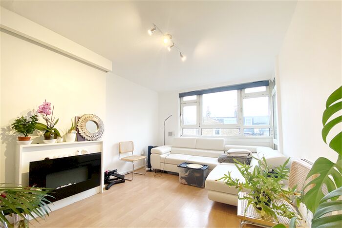 3 Bedroom Maisonette To Rent In Searles Close, London, SW11
