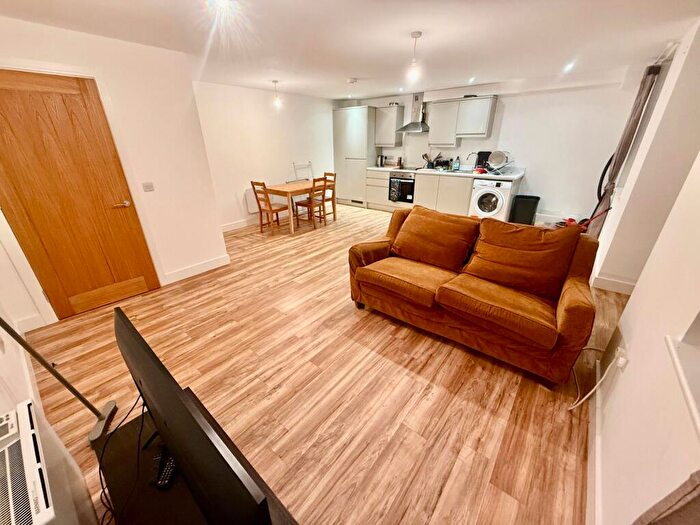 2 Bedroom Flat To Rent In Winterstoke Road, Bristol, BS3