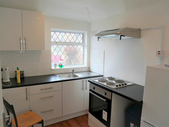 1 Bedroom Flat To Rent In Woodlands Garden, Isleworth, TW7