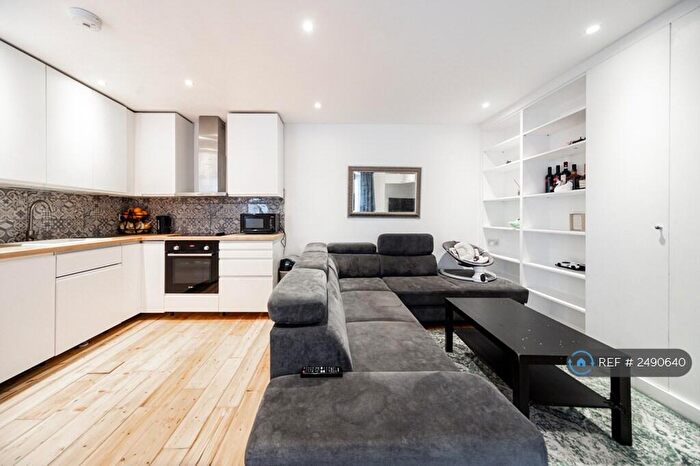 2 Bedroom Flat To Rent In Court Yard, London, SE9