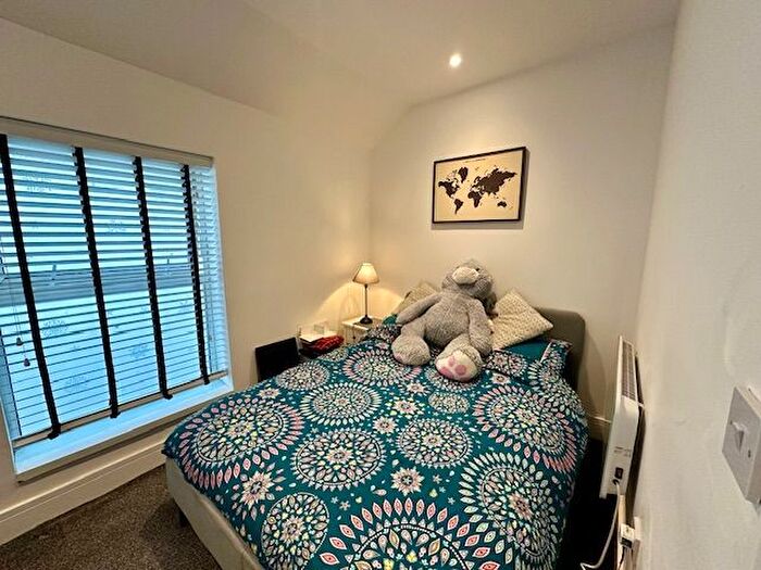 1 Bedroom Flat To Rent In Rawden Place, Cardiff, CF11