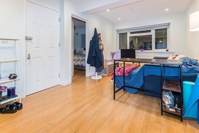 1 Bedroom Flat To Rent In Richmond Road, Kingston Upon Thames, KT2