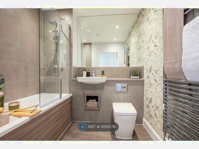 2 Bedroom Flat To Rent In Western Cross, Swanscombe, DA10