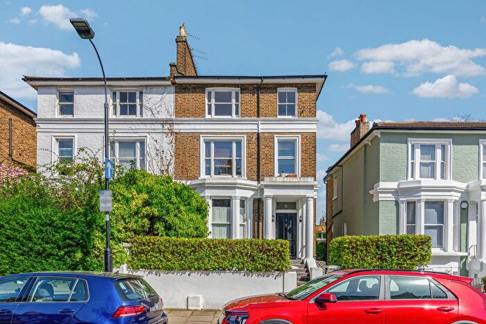 1 Bedroom Flat For Sale In Stowe Road, Shepherd's Bush, London, W12