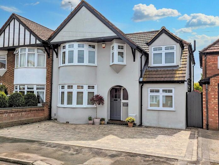 4 Bedroom Semi-Detached House For Sale In Vicarage Road, Coopersale, CM16