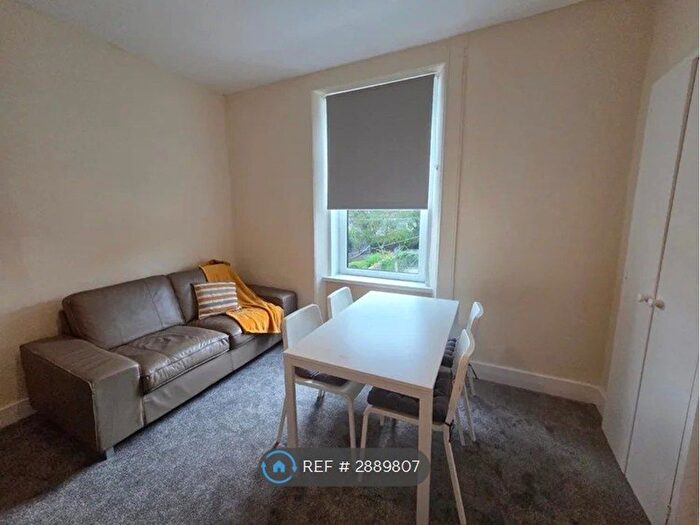 3 Bedroom Flat To Rent In Sunnybank Place, Aberdeen, AB24