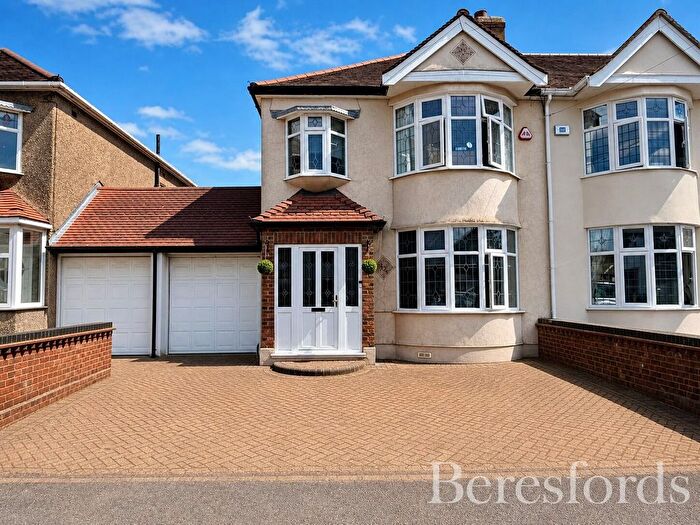 3 Bedroom Semi-Detached House For Sale In Hyland Way, Hornchurch, RM11