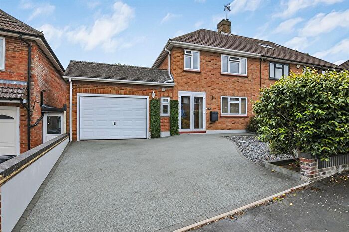 3 Bedroom Semi-Detached House For Sale In Reynards Way, Bricket Wood, St. Albans, AL2