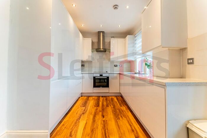 2 Bedroom Flat To Rent In Edgware, Ashcombe Gardens, HA8