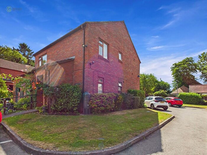 2 Bedroom Apartment For Sale In Lichfield Road, Four Oaks, B74