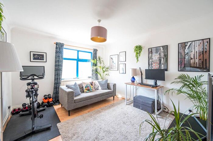 1 Bedroom Flat To Rent In Old Montague Street, , Tower Hamlets, London, E1