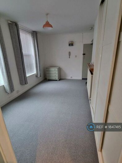 Studio To Rent In West Didsbury, Manchester, M20