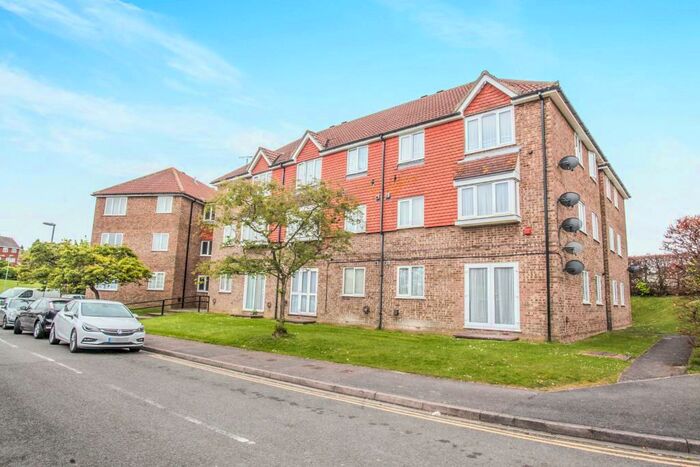2 Bedroom Flat To Rent In Abbey Mews, Dunstable, LU6