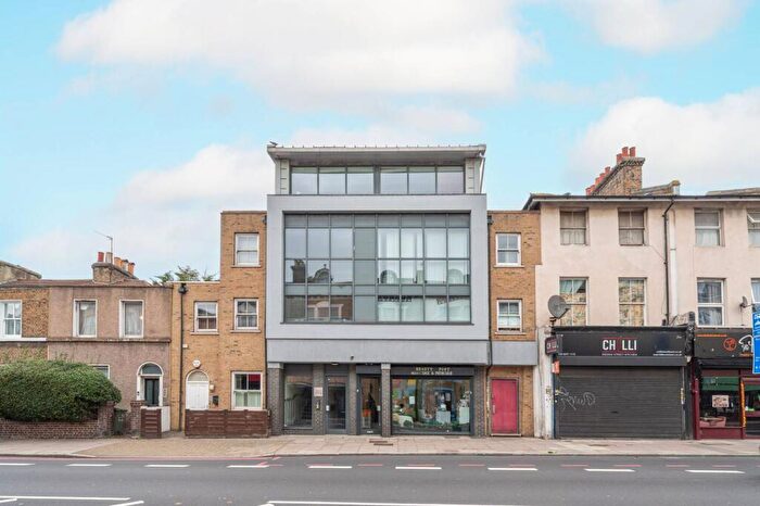 2 Bedroom Flat To Rent In Lee High Road, Hither Green, London, SE13