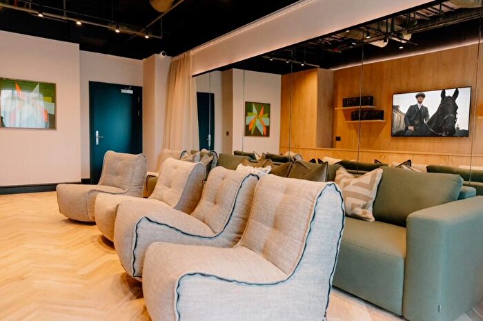 2 Bedroom Apartment To Rent In Inkwell Place, Birmingham, B16